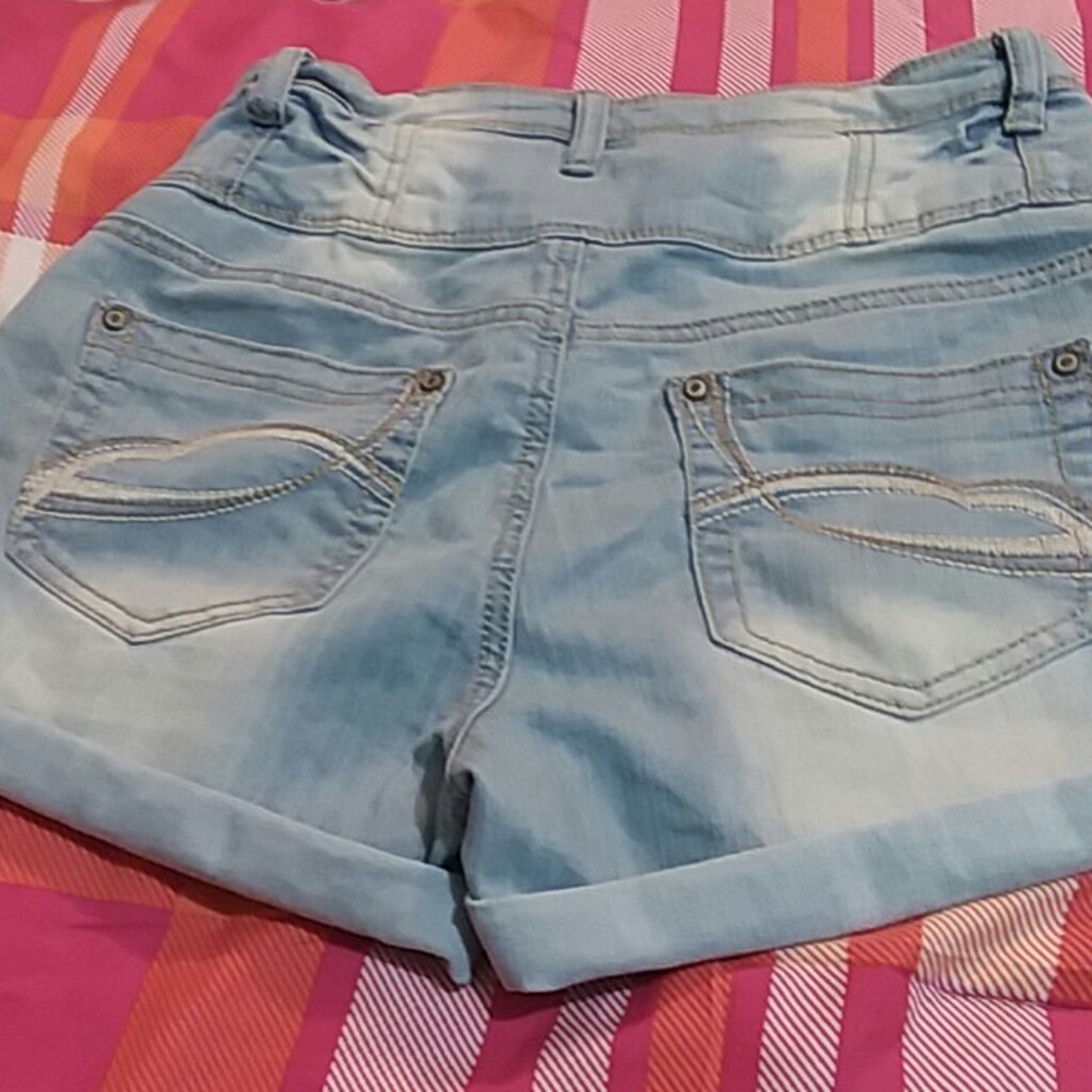 Shorts - Picture 2 of 5
